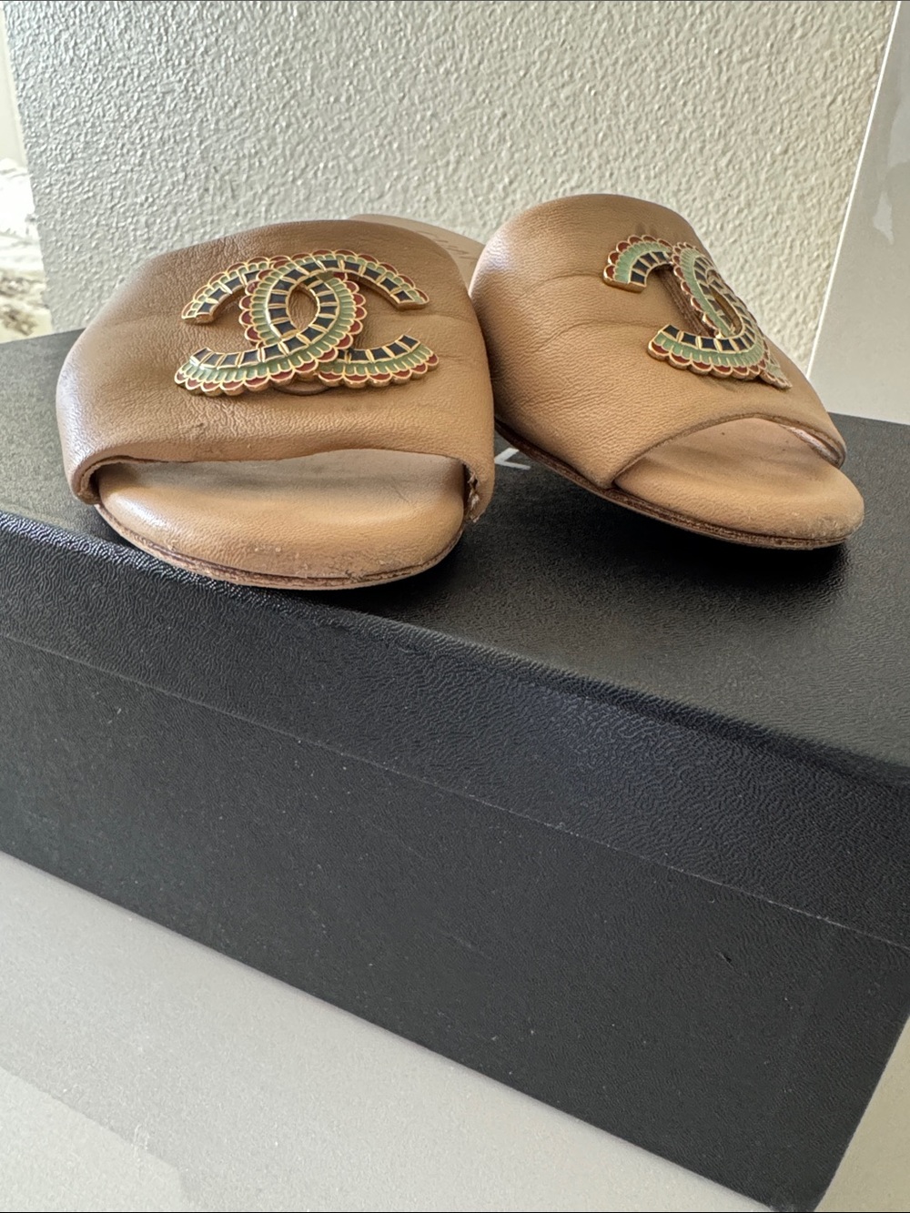 CHANEL Tan Leather Slide Sandals with Embellished CC Logo size 36 - Picture 9 of 9